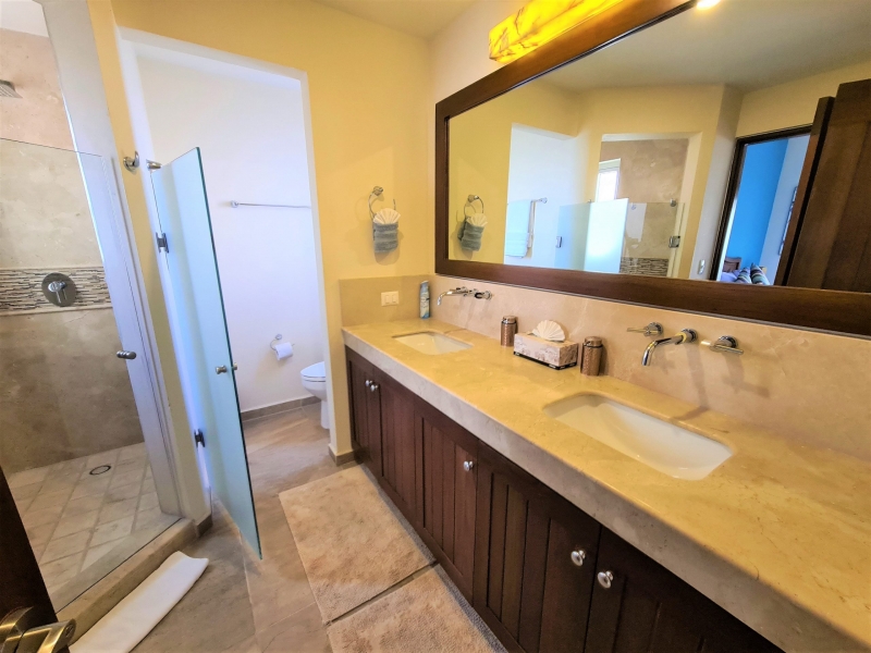 Isla Mujeres Vacation Rental Casa Elegante Bathroom 1